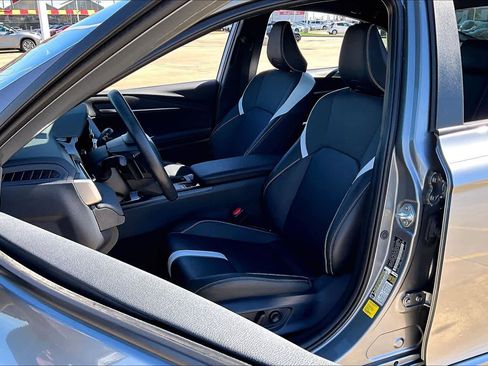 Certified 2025 Toyota Camry SE w/ Convenience Package image 8