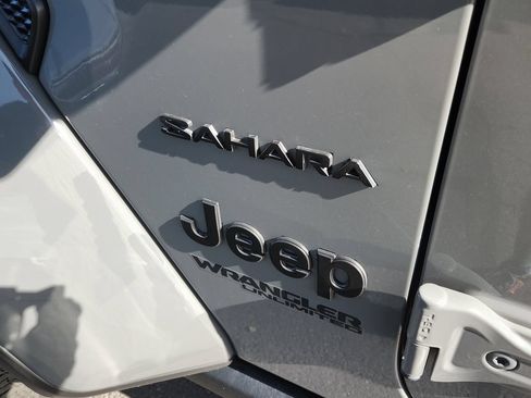 Used 2021 Jeep Wrangler Unlimited Sahara w/ Safety Group AWD/4WD image 15