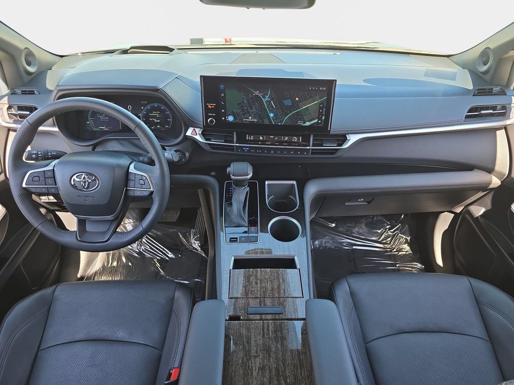 Used 2025 Toyota Sienna Platinum AWD/4WD image 10