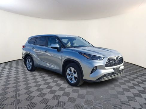 Certified 2023 Toyota Highlander LE image 5