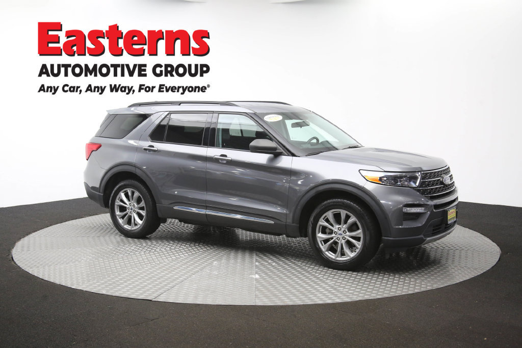 Used 2022 Ford Explorer XLT w/ Equipment Group 202A AWD/4WD image 52