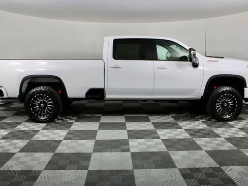 Used 2023 Chevrolet Silverado 2500 LT AWD/4WD image 10