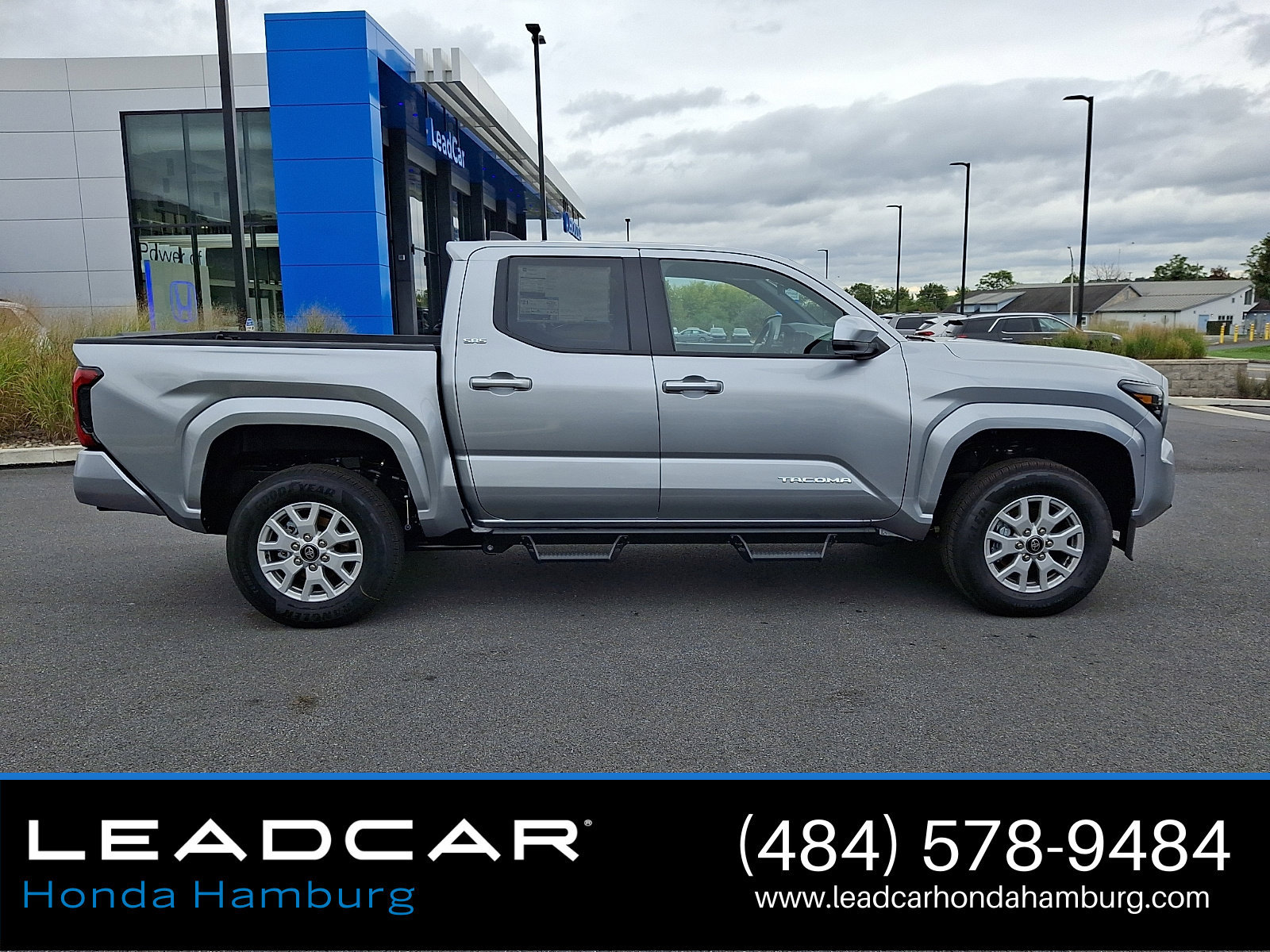 Used 2026 Toyota Tacoma SR5 AWD/4WD image 8