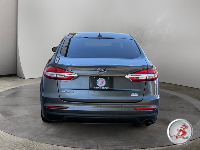 Used 2020 Ford Fusion SE FWD image 6