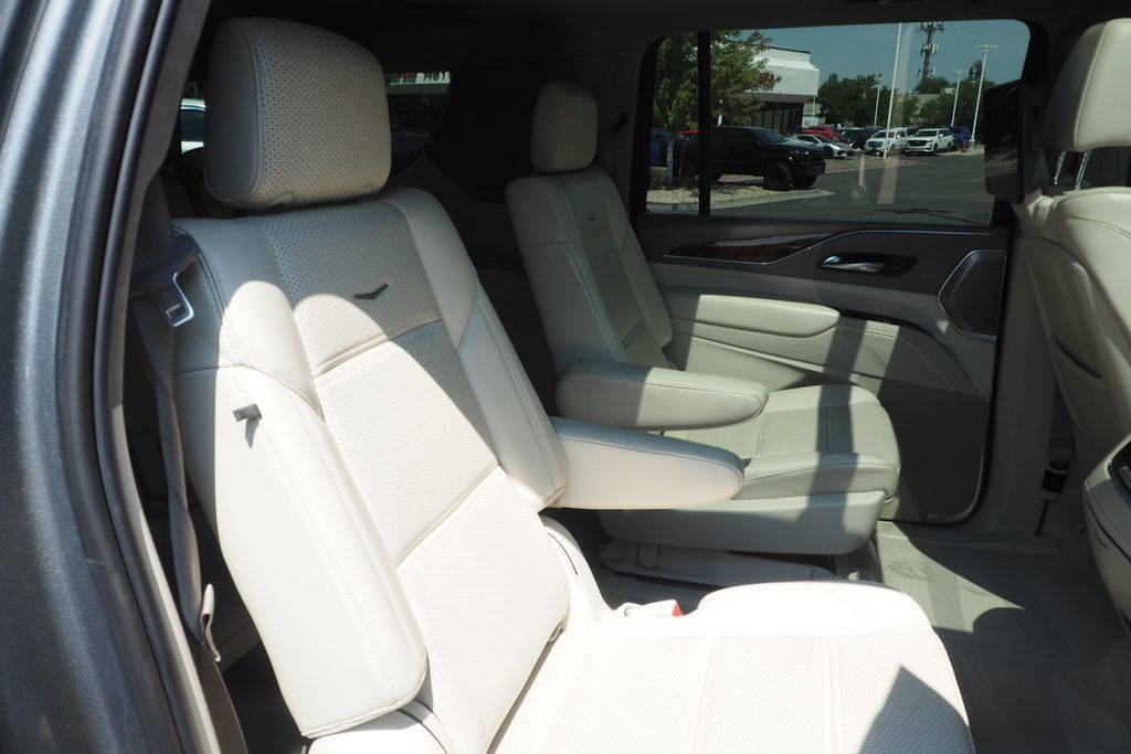 Used 2021 Cadillac Escalade ESV Sport Platinum w/ Heavy-Duty Trailer Package AWD/4WD image 21