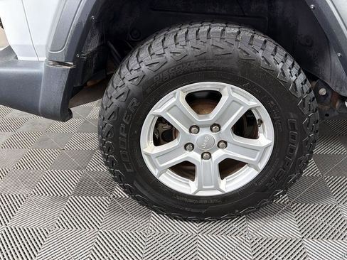 Used 2018 Jeep Wrangler Sport AWD/4WD image 13