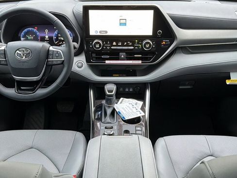 New 2026 Toyota Highlander Limited image 31