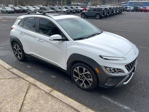 Used 2023 Hyundai Kona Limited image 3