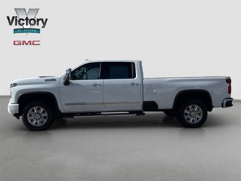 Used 2024 Chevrolet Silverado 3500 High Country w/ High Country Premium Package image 6