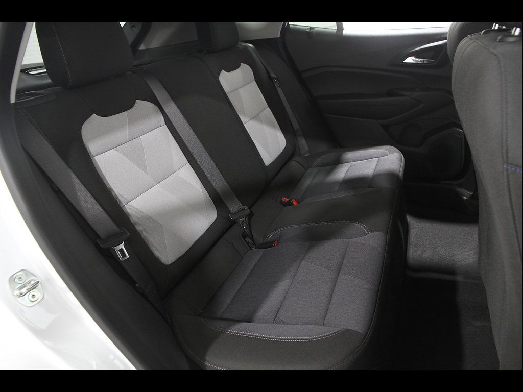 Used 2024 Chevrolet Trax LS w/ LS Convenience Package FWD image 17