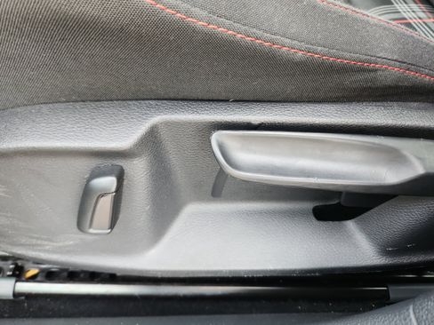 Used 2017 Volkswagen GTI Autobahn image 15