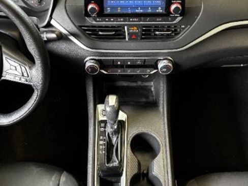 Used 2024 Nissan Altima 2.5 S FWD image 23