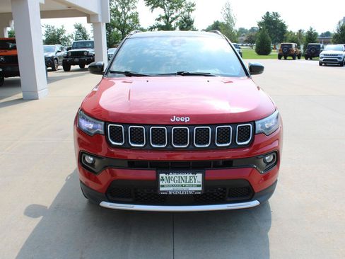 Used 2023 Jeep Compass Limited AWD/4WD image 3