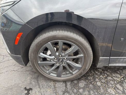 Used 2023 Chevrolet Equinox RS image 3