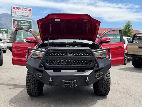 Used 2018 Toyota Tacoma TRD Off-Road w/ Technology Package AWD/4WD image 68