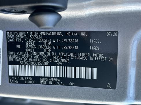 Used 2020 Toyota Highlander XLE image 36