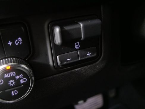 Used 2023 GMC Yukon SLT w/ SLT Premium Package AWD/4WD image 19