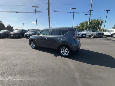 Used 2025 Kia Soul LX w/ LX Technology Package FWD image 9