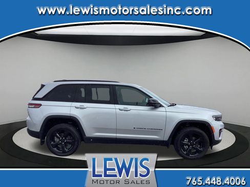 Used 2024 Jeep Grand Cherokee Altitude image 1