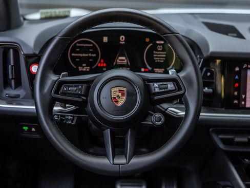 Certified 2024 Porsche Cayenne AWD/4WD image 14