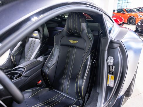 Used 2022 Aston Martin V8 Vantage Coupe RWD image 37
