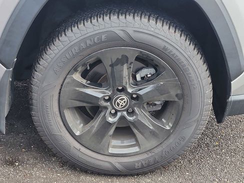 Used 2022 Toyota RAV4 XLE image 8