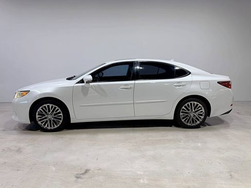 Used 2013 Lexus ES 350 w/ Luxury Pkg image 4