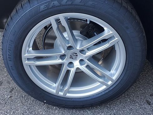 Used 2025 Porsche Macan image 14