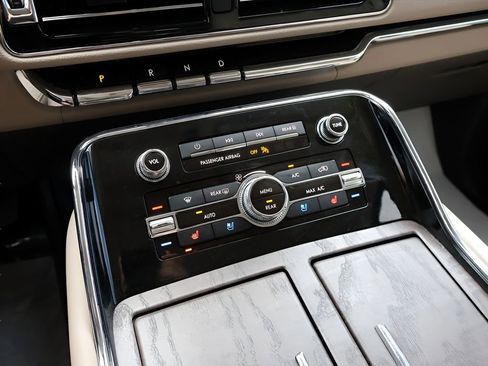 Used 2024 Lincoln Navigator Premiere AWD/4WD image 26