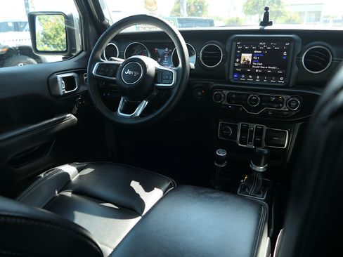 Used 2023 Jeep Wrangler Unlimited Sahara AWD/4WD image 25