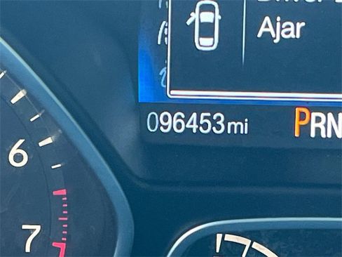 Used 2018 Ford Focus SE w/ SE Appearance Package image 27