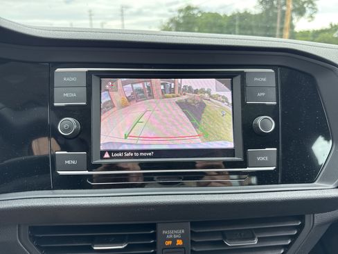 Used 2024 Volkswagen Jetta SE FWD image 25