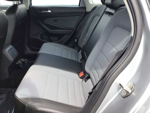 Used 2025 Volkswagen Jetta SE FWD image 10