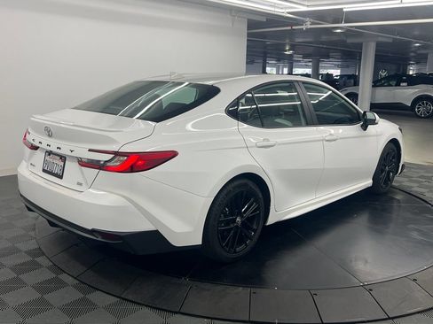 Used 2026 Toyota Camry SE FWD image 5