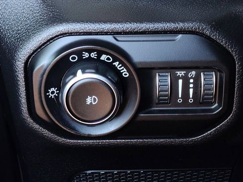 Used 2021 Jeep Wrangler Unlimited Sahara image 11