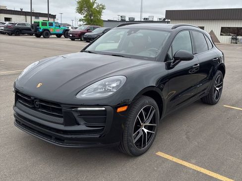 Used 2025 Porsche Macan AWD/4WD image 1