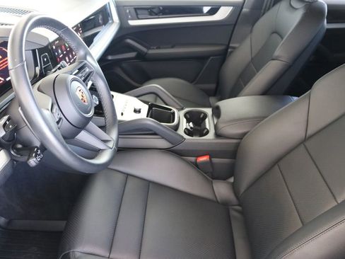 Used 2024 Porsche Cayenne image 19