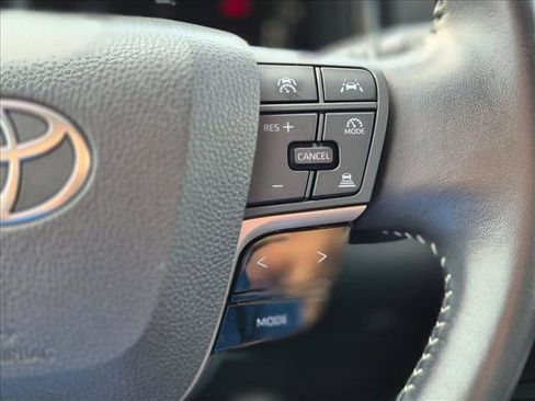 Used 2025 Toyota Camry SE FWD image 15
