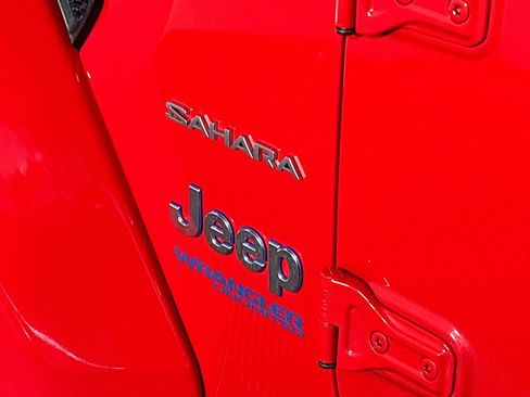 Used 2022 Jeep Wrangler Unlimited Sahara w/ Cold Weather Group image 23