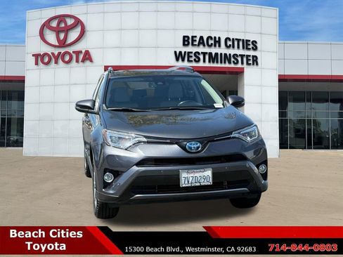 Used 2017 Toyota RAV4 Limited AWD/4WD image 3