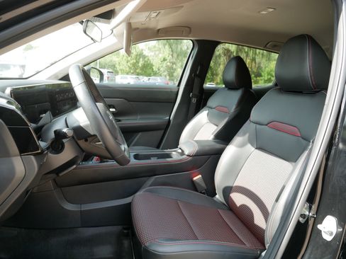 Certified 2025 Nissan Kicks SR AWD/4WD image 34