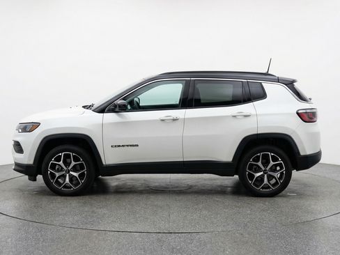 Used 2025 Jeep Compass Limited image 5