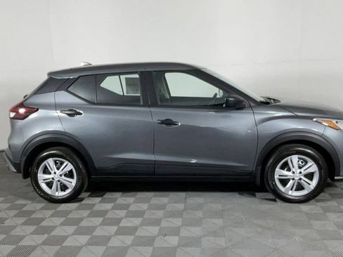 New 2025 Nissan Kicks Play S image 3