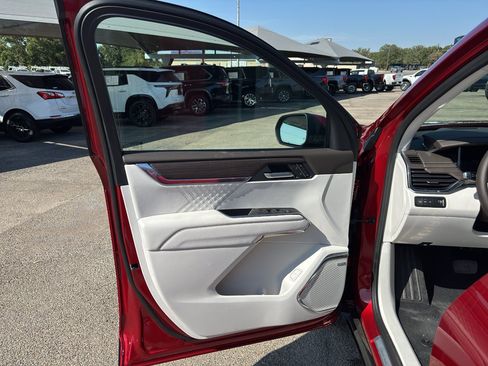 Used 2027 GMC Acadia Denali FWD image 11