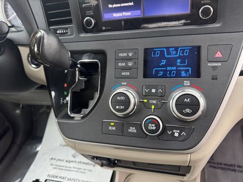 Used 2020 Toyota Sienna XLE FWD image 19