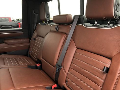 Used 2024 GMC Sierra 2500 Denali Ultimate image 11