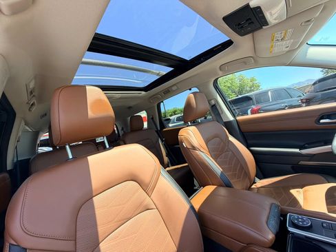 Used 2023 Nissan Pathfinder Platinum AWD/4WD image 29