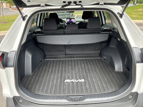 Used 2025 Toyota RAV4 LE AWD/4WD image 31