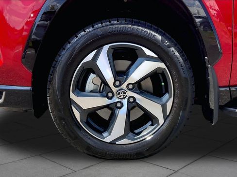 Used 2022 Toyota RAV4 SE w/ Weather & Moonroof Package AWD/4WD image 11