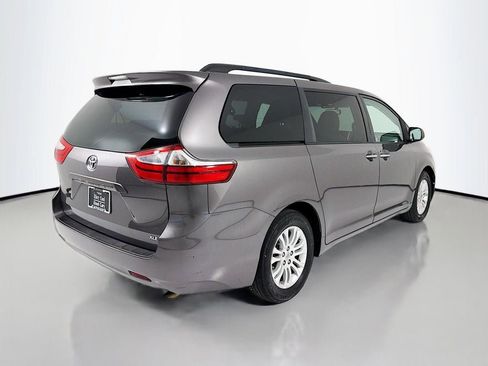 Used 2015 Toyota Sienna XLE image 7